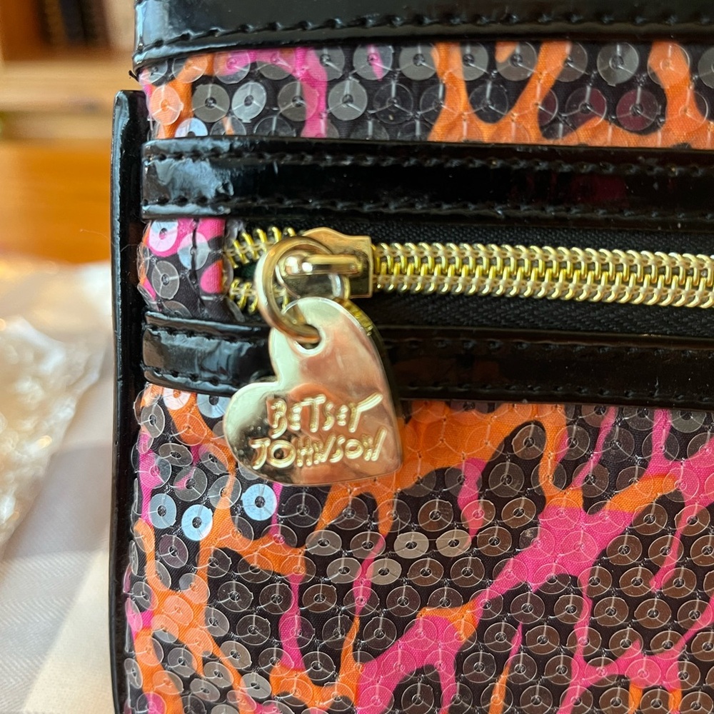 Betsey‎ Johnson Brazil Collection Sequin Cheetah print wristlet - Picture 3 of 8